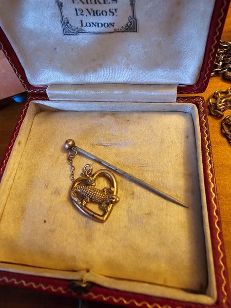 $1 9ct Gold Alligator Hat Tie Stick Pin 1.50gm Carousel 2