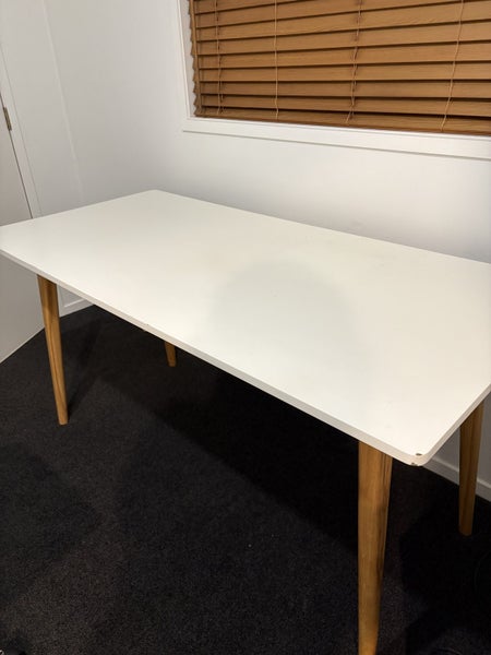 Modern White Desk Carousel 1