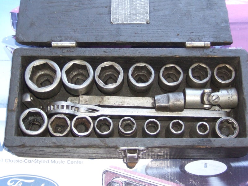 Walden Worcester No. 16 Combination Wrench Set - 1919-1922 Carousel 1