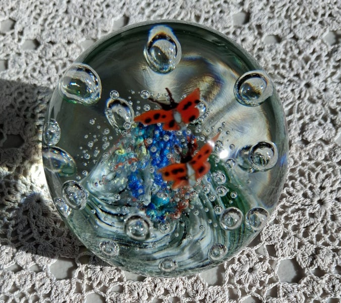 Unsigned vintage heavy paperweight - butterflies63616969426051111