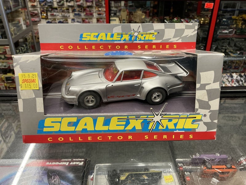 1/32 SCALEXTRIC COLLECTOR SERIES - PORSCHE CARRERA 911 RSR #C330 Carousel 1