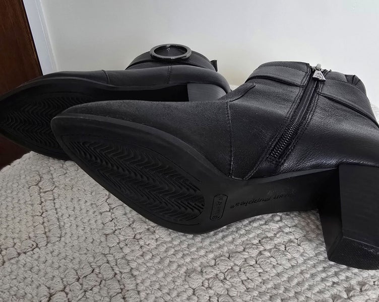 Black Boots - Hush Puppies Carousel 4