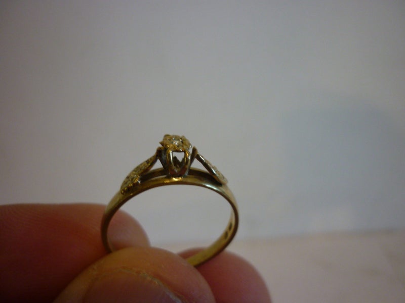 9CT GOLD & DIAMOND VINTAGE RING Carousel 7