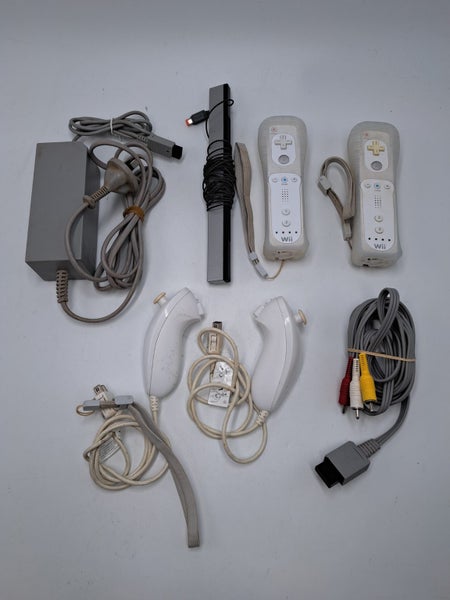 * White Nintendo Wii Console w/ 2 Remotes! * Carousel 2