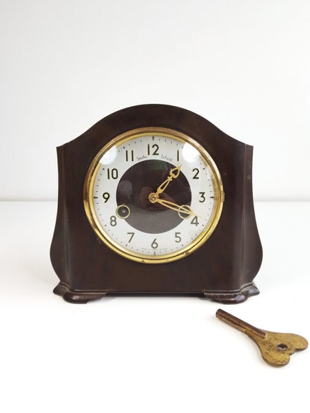 Smiths Enfield Bakelite Mantel Clock with Key - $1 Reserve Charity Auction! Carousel 1
