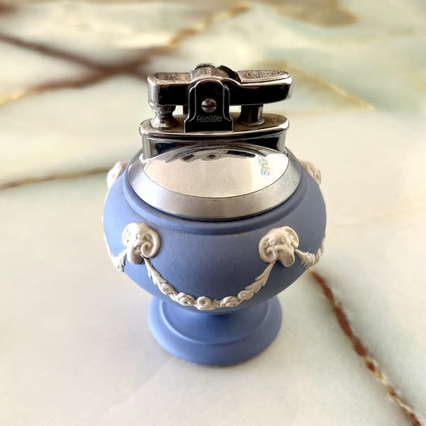 Vintage Ronson Wedgwood Jasperware Table Lighter Carousel 1