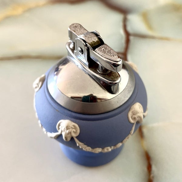 Vintage Ronson Wedgwood Jasperware Table Lighter Carousel 2