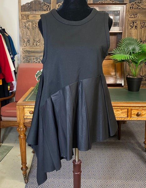 Elegant black asymmetric sleeveless Top – M.A. Dainty – Size 10 Carousel 1