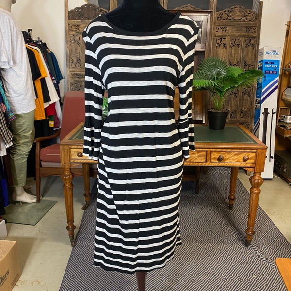 Chic black & white striped midi dress – Velvet by Graham & Spencer – Size M Carousel 1