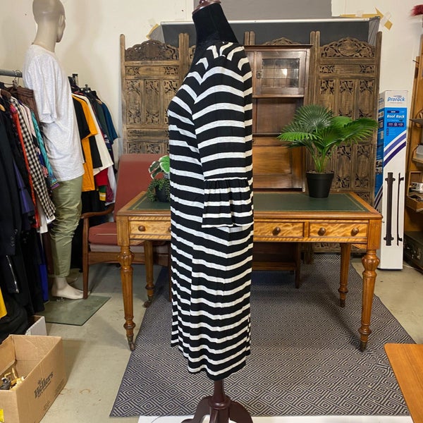 Chic black & white striped midi dress – Velvet by Graham & Spencer – Size M Carousel 2