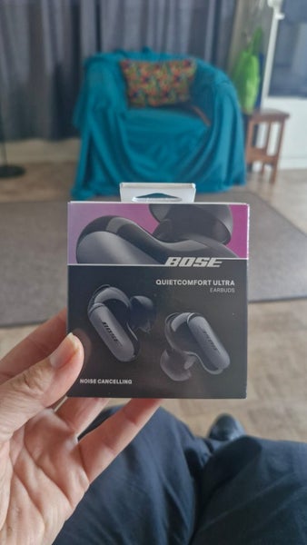 Noise Cancelling Earbuds Carousel 1