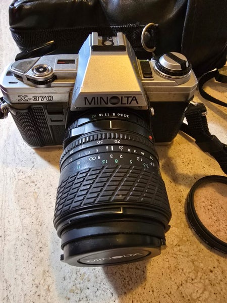 Minolta X-370 35mm Film Camera plus case/ strap/ extra lens Carousel 2