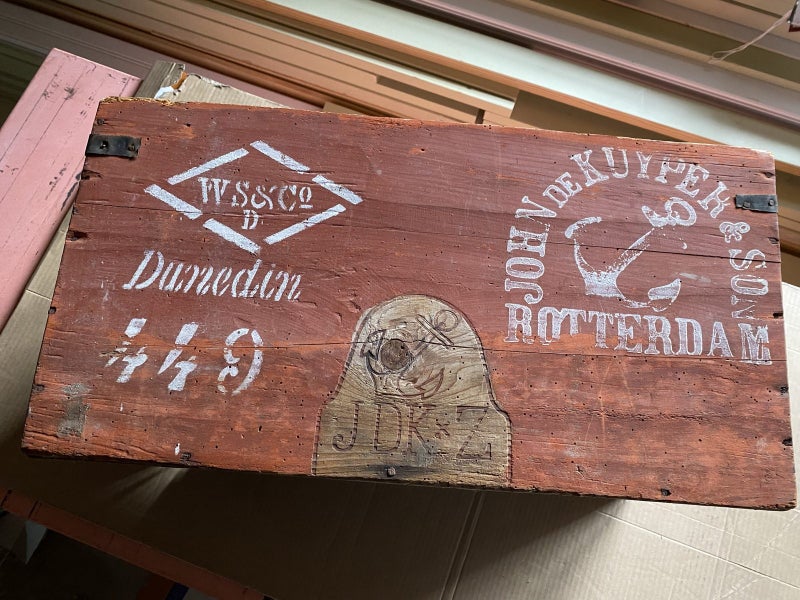 J De Kuyper & Son Wooden Gin Crate - DUNEDIN - Great vintage advertising piece. Carousel 1