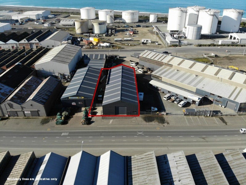 Office, warehouse and yard close to the Port63614436216577110