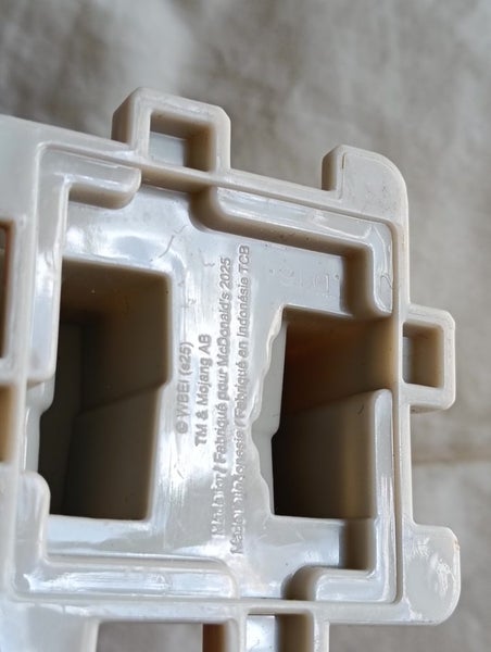 Minecraft McDonald's toys: wolf, fries and figurine Carousel 7