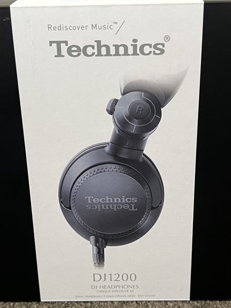 Technics DJ Headphones Carousel 1