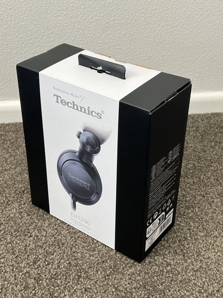Technics DJ Headphones Carousel 2