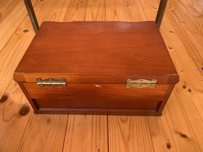 Beautiful vintage jewellery box Carousel 4