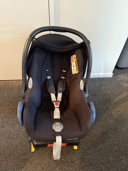 Maxi-cosi cabriofix capsule, isofix base, pram attachments Carousel 2