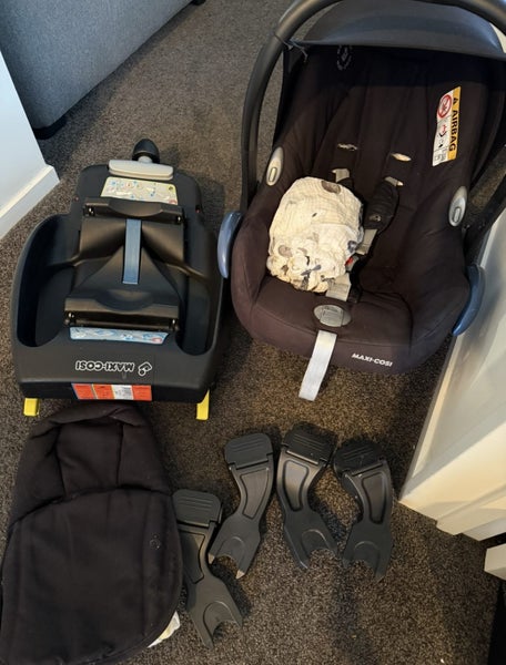 Maxi-cosi cabriofix capsule, isofix base, pram attachments Carousel 1