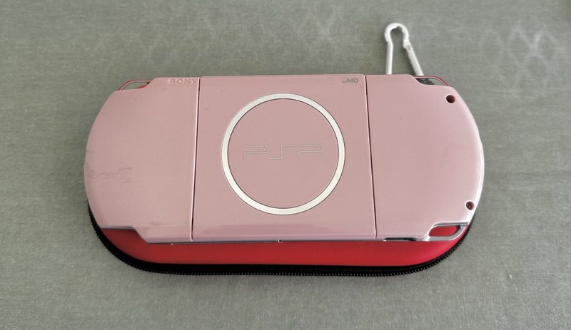PlayStation Portable – Blossom Pink | 64GB | Fully Set Up63617599387650112