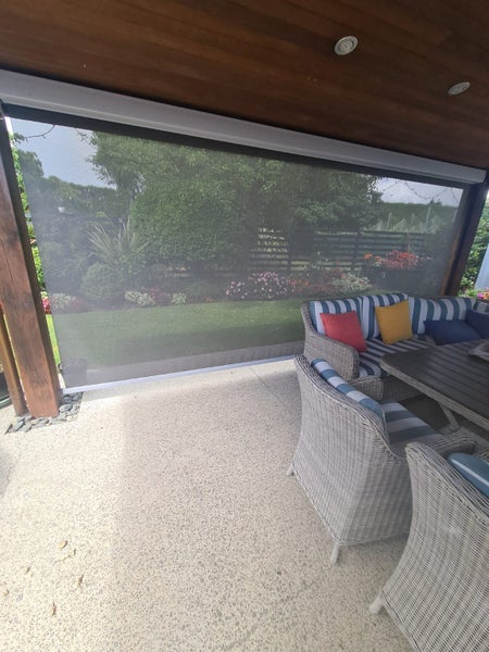 Outdoor Wind Up Screens Carousel 7