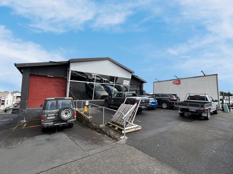 Image 1 of 7