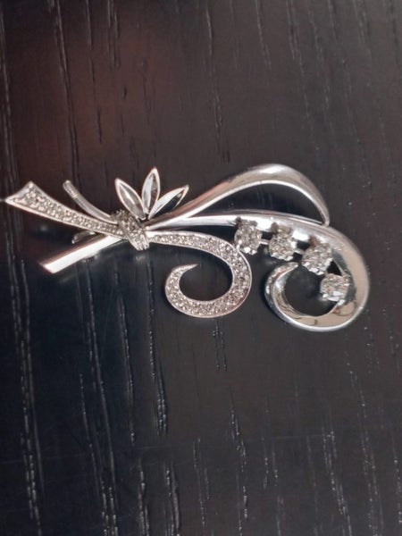 ESTATE SALE - 18CT White Gold Diamond Brooch Carousel 2