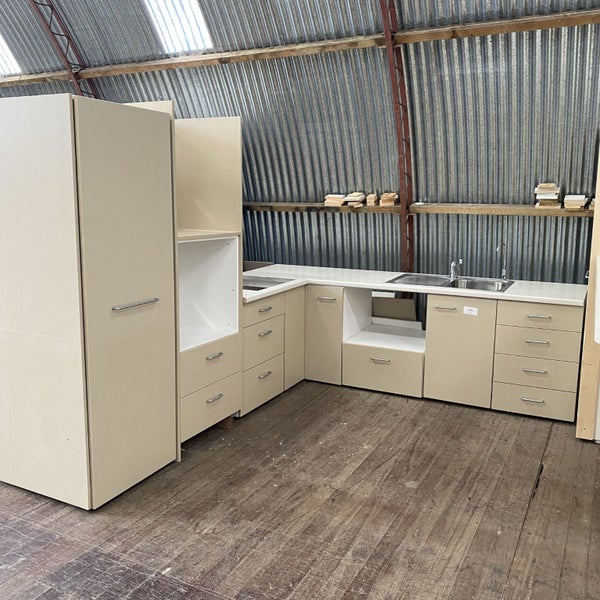 Recycled Corner Kitchen #4458 Carousel 1