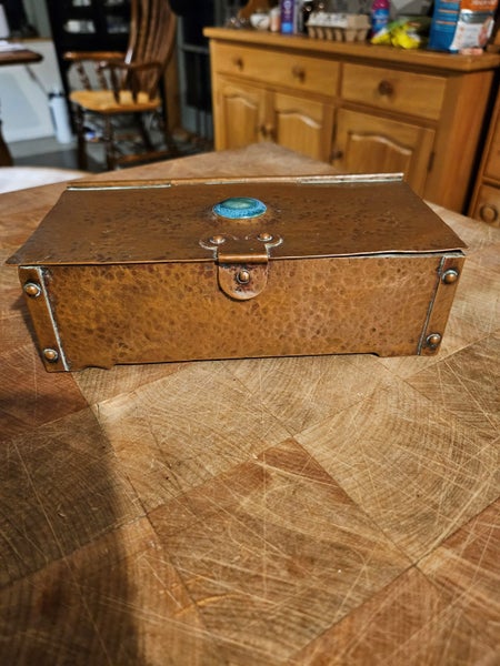VINTAGE ART NOUVEAU COPPER BOX WITH CABACHON Carousel 1
