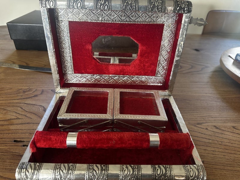Vintage style jewellery box Carousel 2
