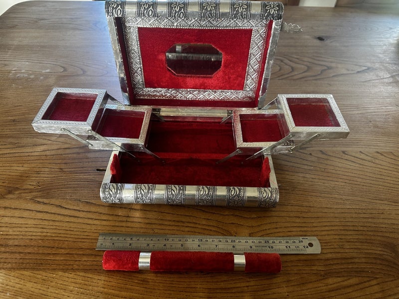 Vintage style jewellery box Carousel 4