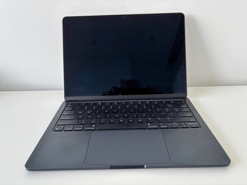 MacBook Air 13" M2 (8GB RAM, 256GB SSD) Midnight - Like New63616995071746111