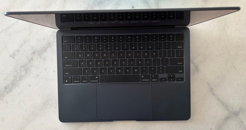MacBook Air 13" M2 (8GB RAM, 256GB SSD) Midnight - Like New63616995071746114