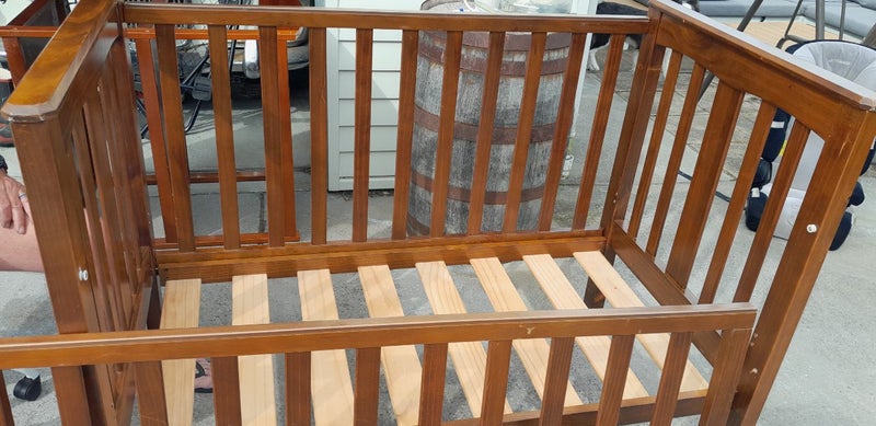 Wooden cot Carousel 1