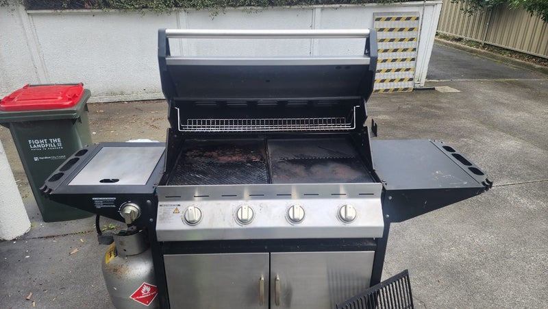 Gasmate 4 Burner BBQ Carousel 2
