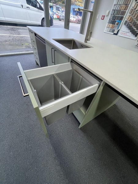 Showroom display kitchen63616997949186113