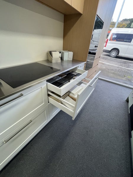 Showroom display kitchen63616997949186114