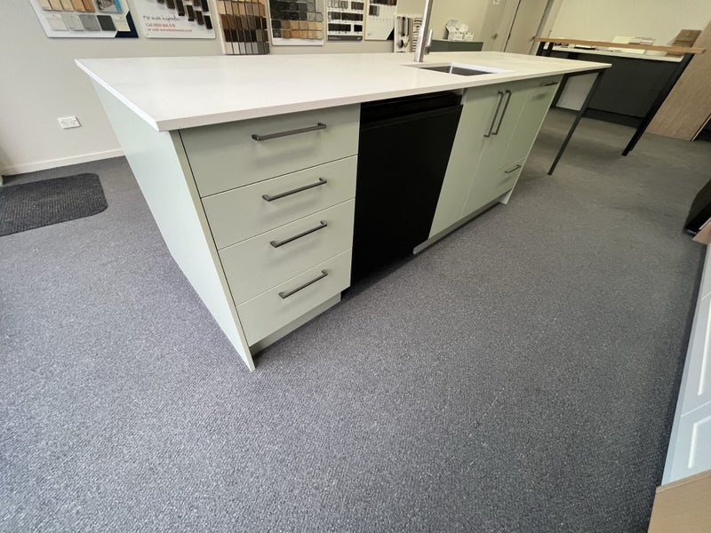 Showroom display kitchen63616997949186112