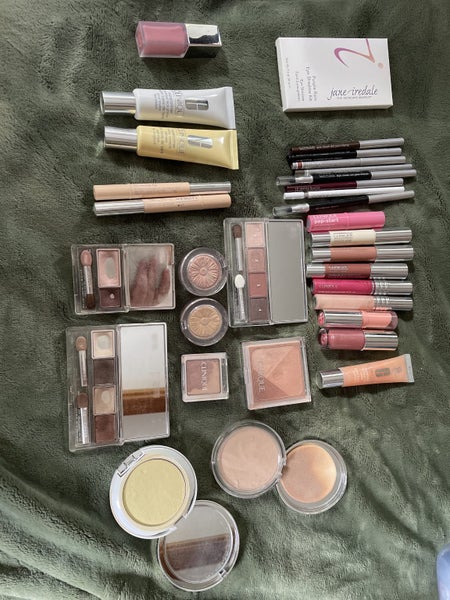 Mainly Clinique Bulk Makeup Carousel 1