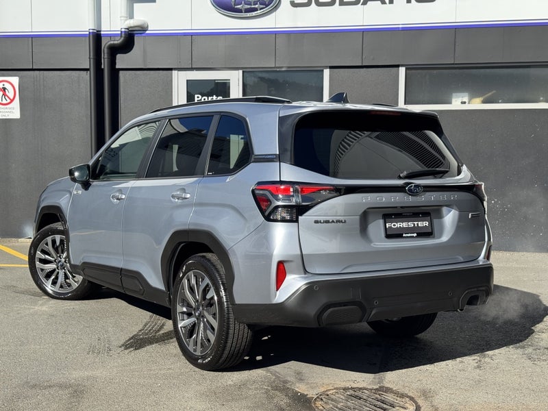 2025 Subaru Forester Strong Hybrid Touring 2.5L...63613523915650112
