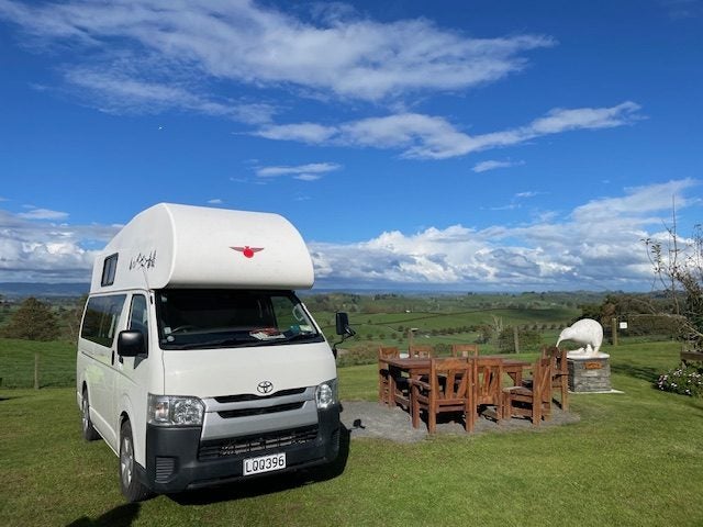2015 Toyota Hiace – Self Contained for 5 (RARE!) –63613524056577113
