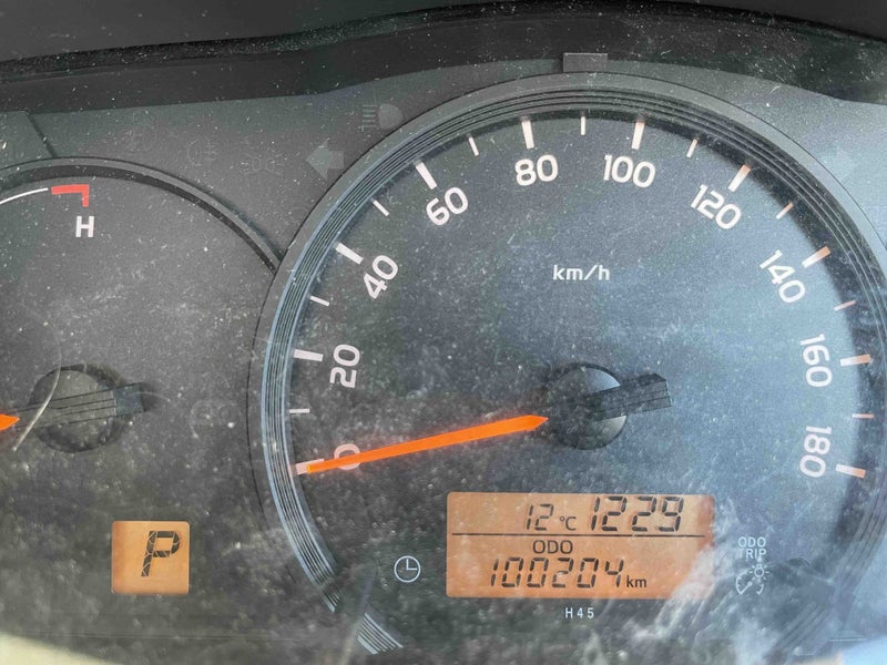 2015 Toyota Hiace – Self Contained for 5 (RARE!) –63613524056577114