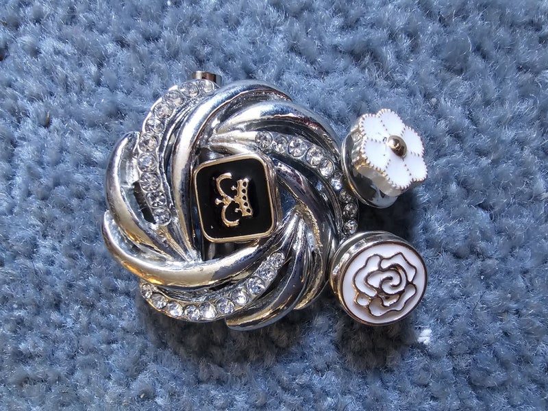 4X BROOCHES Carousel 1