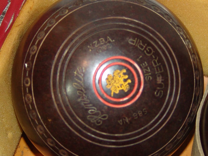 Henselite Size 1 Lawn Bowls (SEB76) Carousel 5