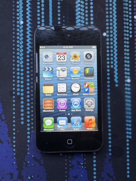 Apple iPod Touch 4th Gen 8GB with Charging Cable Carousel 2