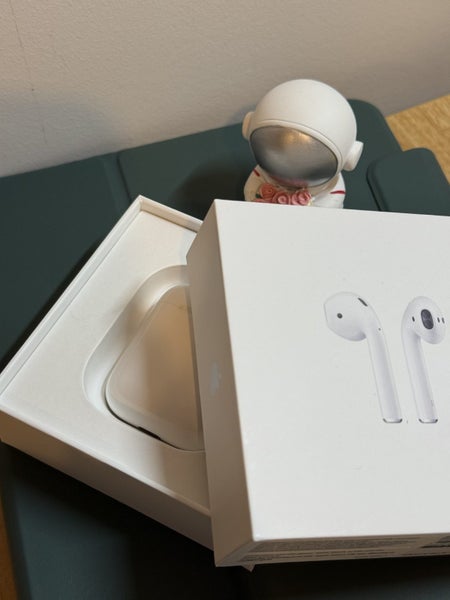 Almost New Apple AirPods Gen 2 – With Box63617300852482112