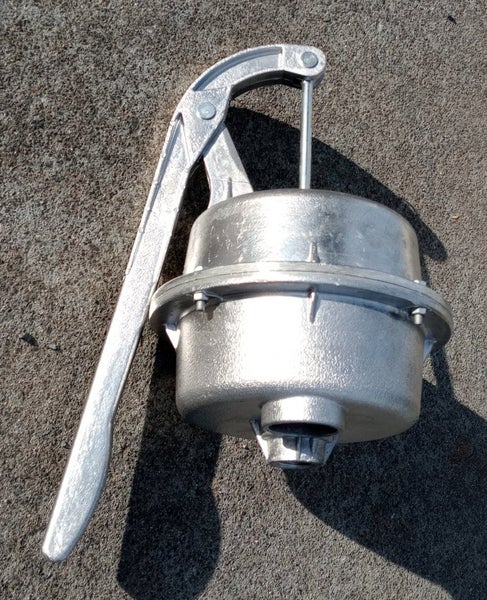 hand priming pump Carousel 2