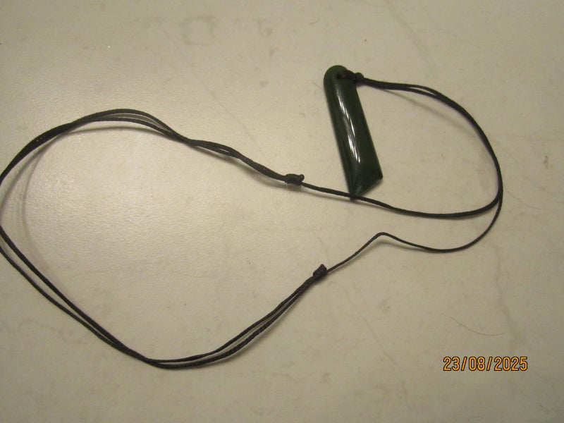 Pounamu Pendant Carousel 1