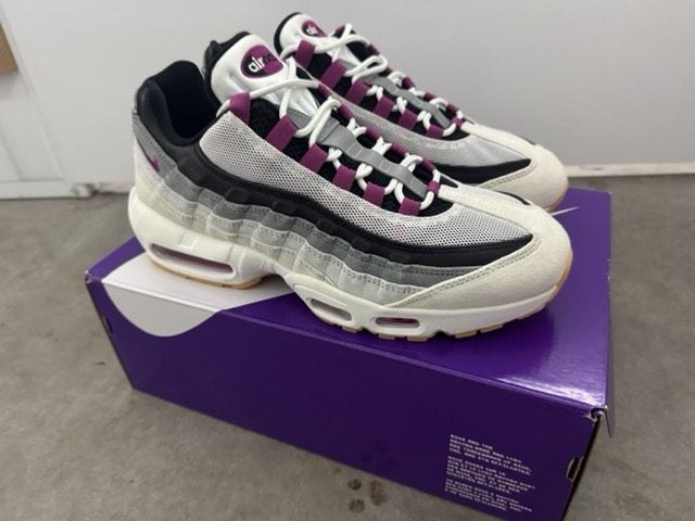 Nike SB Air Max 95 Size US 9.5 Carousel 1